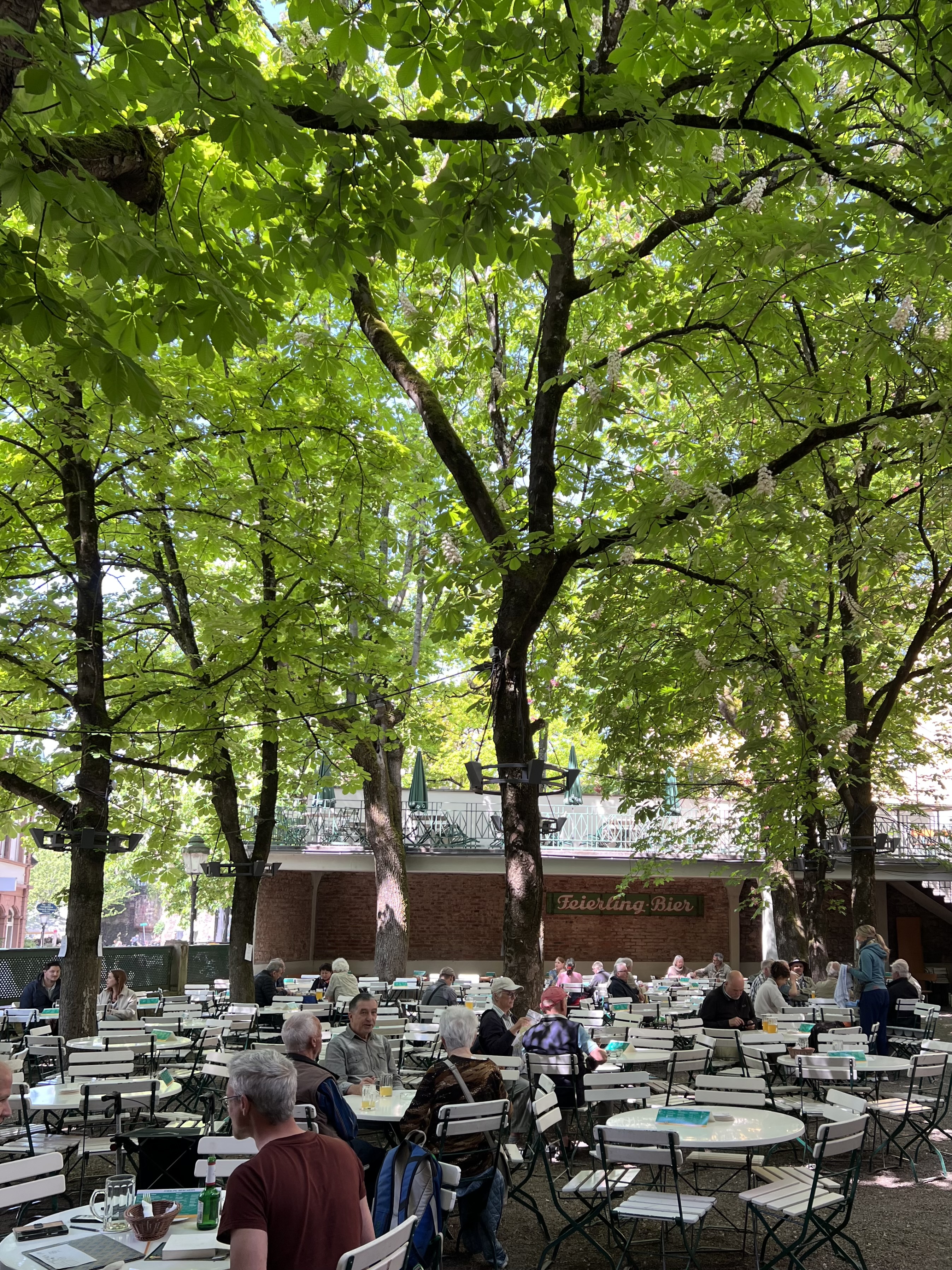 Biergarten im Sommer