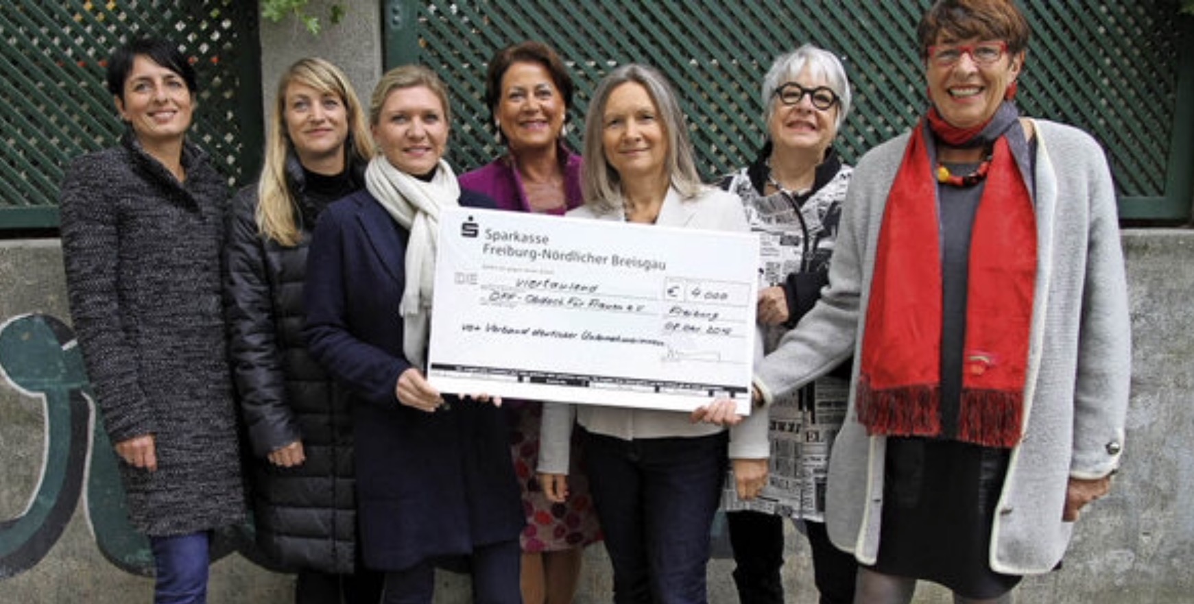 Das Foto zeigt von links Tanja Santner, Carmen Gässler, Erika Seidler, Martina Feierling-Rombach und Doris Desbarats (alle vom VdU) sowie Renate Lepach und Elisabeth Armbruster (vom Verein OFF